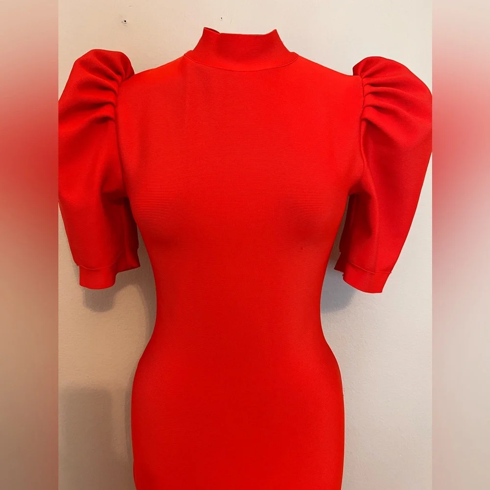 Red Slimming Stretch Dress with Exaggerated Sleeves Size M by Tiffany Houghton - Picture 3 of 5